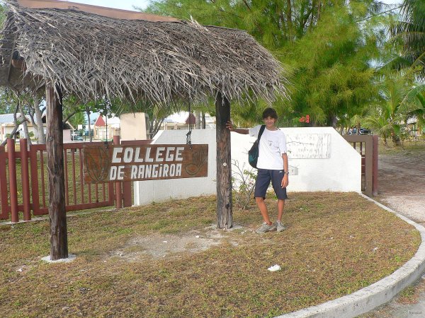11- Romain passe le DNB au college de Rangiroa 